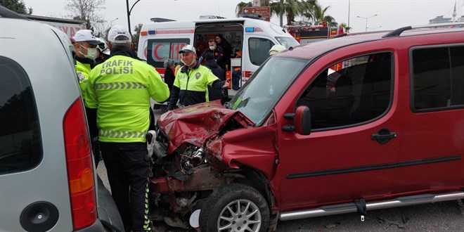 İftara giderken kaza yaptılar: 2 yaralı