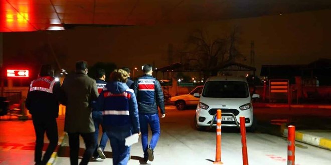 İzmir'deki FETÖ operasyonunda 78 şüpheli yakalandı