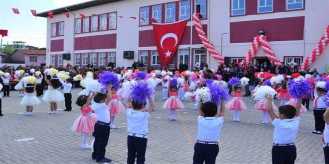 Okullar, iki yln ardndan 23 Nisan kutlamalarna hazr