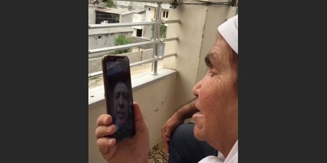 Cumhurba�kan� Erdo�an, kanser hastas� kad�nla g�r�nt�l� g�r��t�