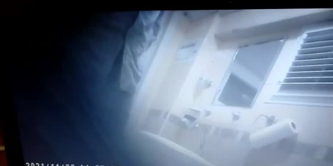 İş yeri tuvaletine gizli kamera yerleştirirken kendi görüntüsünü de kayda aldı