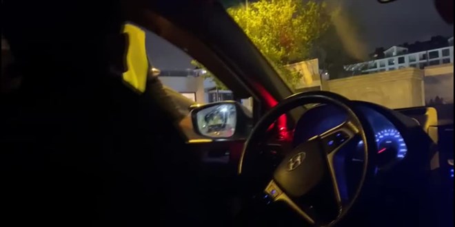Değnekçiler sivil polislerden park ücreti isteyince yakalandılar