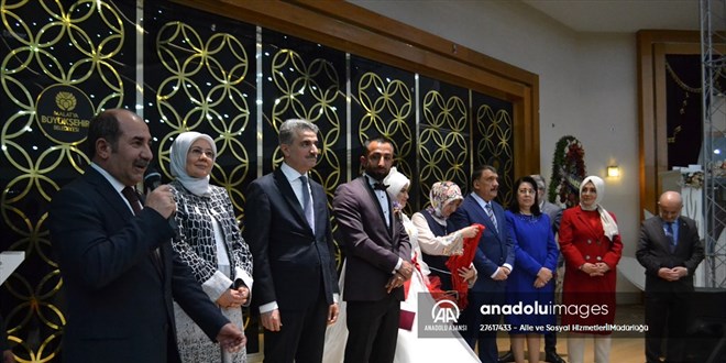 Yetiştirme yurdunda büyüyen çift, dünya evine girdi
