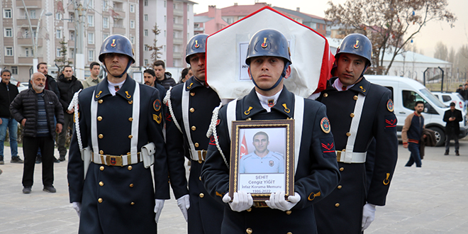 Şehit infaz koruma memuru son yolculuğuna uğurlandı