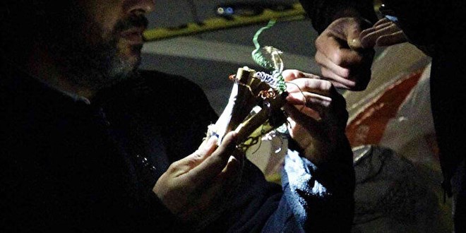 Temizlik g�revlileri fark etti, dinamit g�r�n�ml� saat panik ya�att�