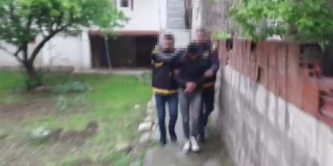 Sosyal medyada silahla paylaşım yapan Pakistan uyruklu şüpheli yakalandı