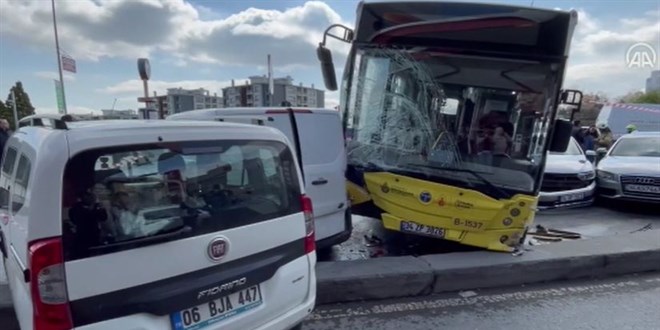 İETT otobüsü 6 araca çarparak durdu! Şoför kalp krizi geçirdi iddiası