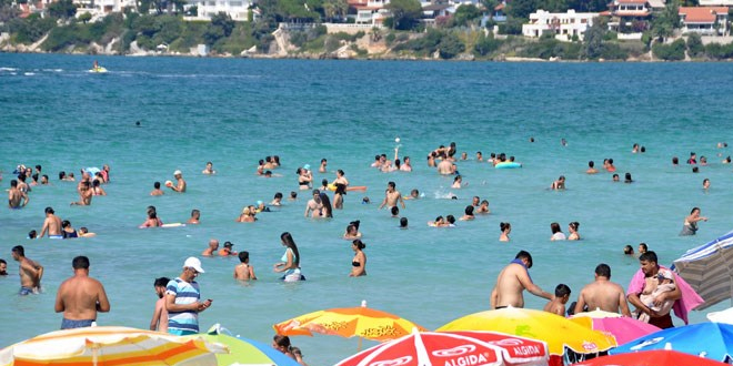 Bayram tatili iin Trkiye'nin drt bir yannda rezervasyon younluu yaanyor