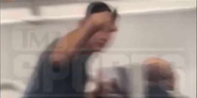 Uçak ringe döndü, Mike Tyson yolcu ile kavga etti