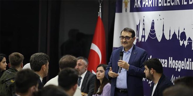 Bakan Dönmez, sahurda gençlerle bir araya geldi