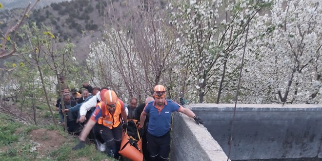 Niğde'de uçuruma devrilen otomobilin sürücüsü öldü