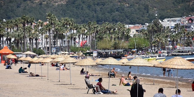 Muğla'da sıcak hava sahilleri hareketlendirdi