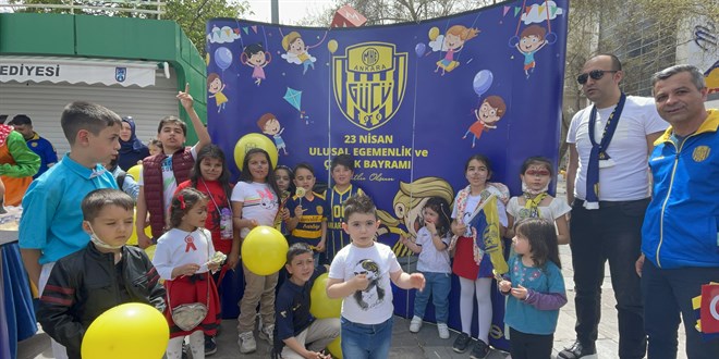 MKE Ankaragücü Kulübü, Kızılay Meydanı'nda 23 Nisan etkinliği düzenledi