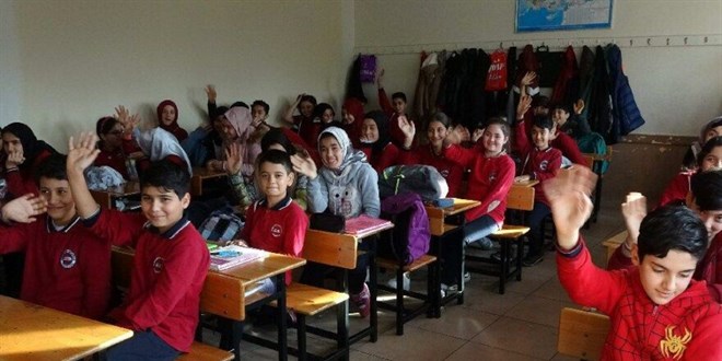 MEB'den Suriyeli ailelere hediye: Cüzdan, havlu, şemsiye