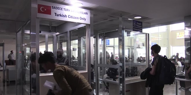 Afganistan uyruklu 227 d�zensiz g��men daha �lkelerine g�nderildi