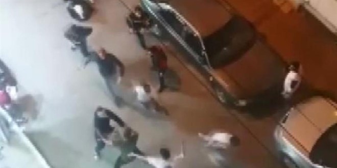 30 kişinin 'kız' kavgası kamerada