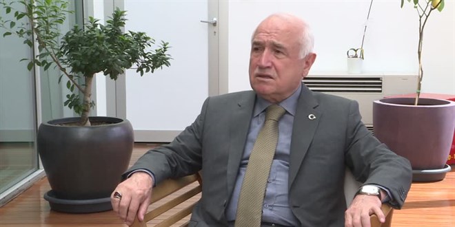 Cemil Çiçek, 27 Nisan e-muhtırasına karşı demokrasiye sahip çıkılan günü anlattı