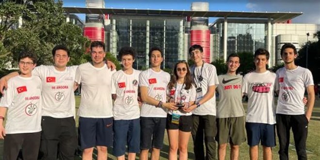 T�rk ��renciler, ABD'de kat�ld�klar� robotik yar��mas�ndan �d�lle d�nd�