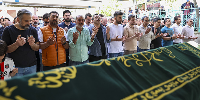 U�ak kazas�nda �len e�itmen pilot Otkum son yolculu�una u�urland�