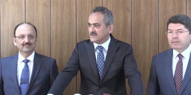 Bakan Özer: Yarından itibaren maske zorunluğunu kaldırıyoruz