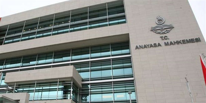 AYM: Öğretmeninin sosyal medya paylaşımına verilen ceza hukuksuz