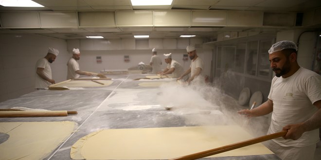 Gaziantep'te baklava ustalar�ndan yo�un bayram mesaisi