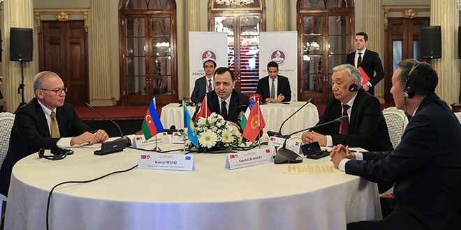 T�rk Anayasa Yarg�s� T�RK-AY i�in imzalar at�ld�