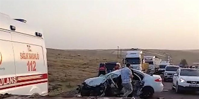 Şanlıurfa'da minibüs ile otomobil çarpıştı: 2 ölü, 6 yaralı