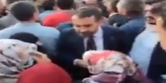 Başkandan depremzedeye, 'Önceki evinde duşakabinin mi vardı?' tepkisi