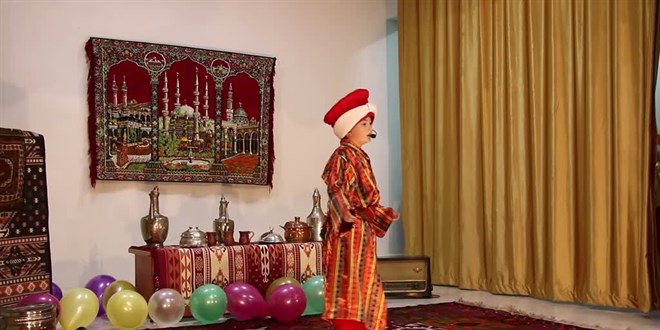 Minik öğrenciler büyüklere masal anlattı