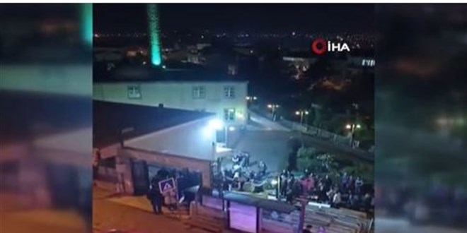 Cenazeyi bir kenara bırakıp yumruk yumruğa kavga ettiler