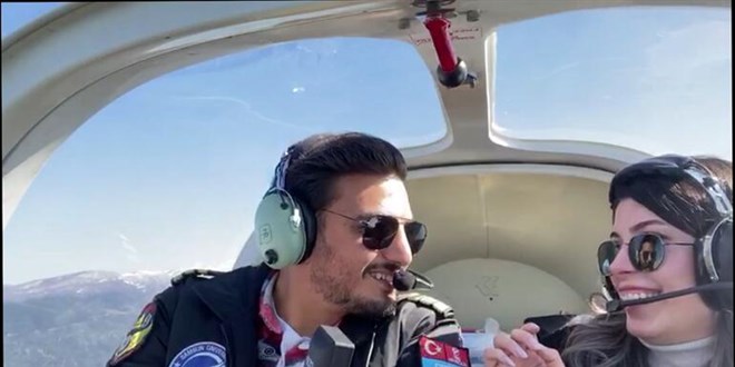 Uçak kazasında ölen pilotun uçakta evlenme teklif ettiği anlar...