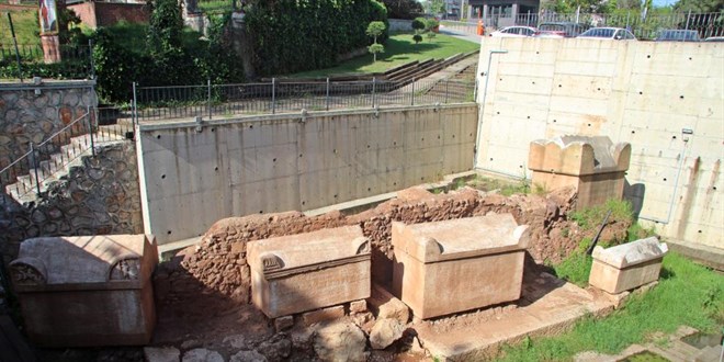 D�nyada bir ilk! Y�zy�llar sonra kemik ve e�yalar�yla bulundu