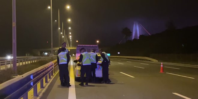 Kuzey Marmara Otoyolu'nda bariyerlere çarpan tırın sürücüsü öldü