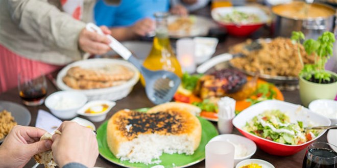 Bayramda kilo vermeye çalışmak yerine porsiyonlara dikkat edilmeli