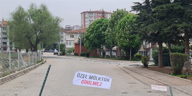 Eskişehir'de belediyeye tepki için yola çekilen tel örgü tahrip edildi