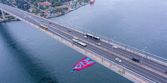 Trabzonspor bayrağı, İstanbul Boğazı'nda