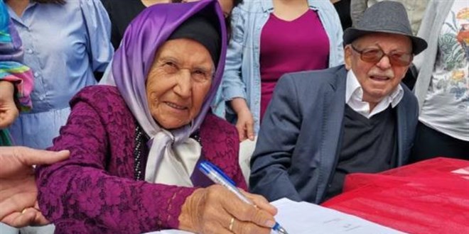47 torunlu, 75 yıllık çift nikah tazeledi