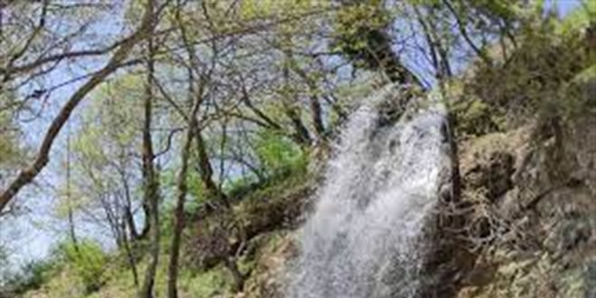 Bu köyün içinde şelale akıyor gören hayran kalıyor