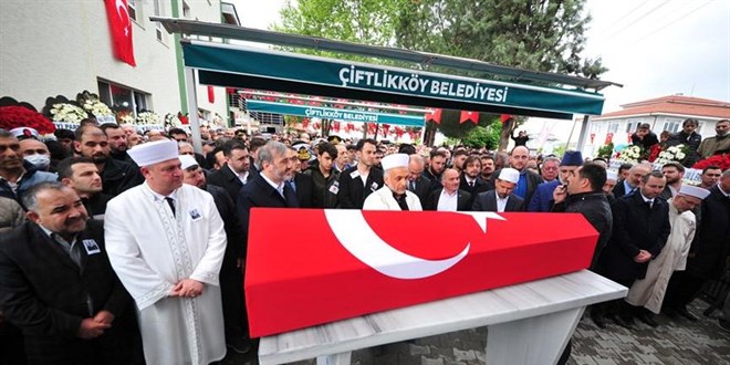 Şehit oğlunun cenaze namazını kıldırdı