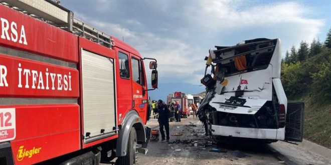 Hafriyat kamyonu yolcu otobüsüne çarptı: 1 ölü 6 yaralı