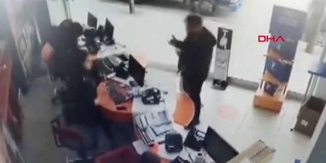 Kargo teslimat kodunu paylaştı, 100 bin TL'lik bilgisayar çalındı