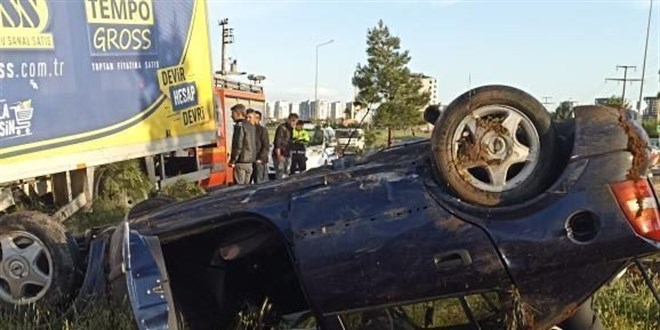 Diyarbak�r'da trafik kazas�: 2 �l�, a��r 2 yaral�