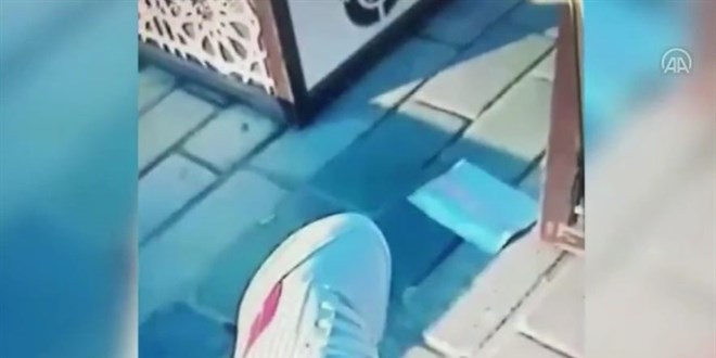 Kad�nlar�n g�r�nt�lerini gizlice �eken yabanc� uyruklu sap�k yakaland�