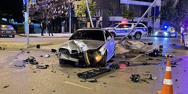 Polisin 'dur' ihtarına uymayıp kaçan sürücü kaza yapınca yakalandı