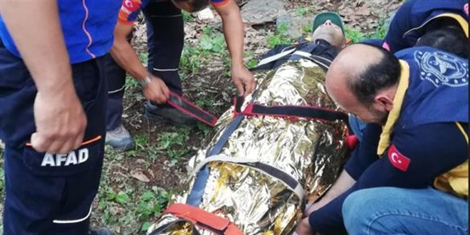 Kayalklardan derek ayan kran vatanda AFAD ekiplerince kurtarld