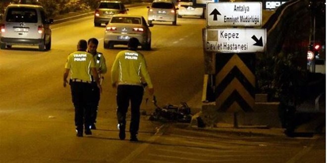 Kaza sonras� 'Katil oldum' diye g�zya�� d�ken s�r�c� tutukland�