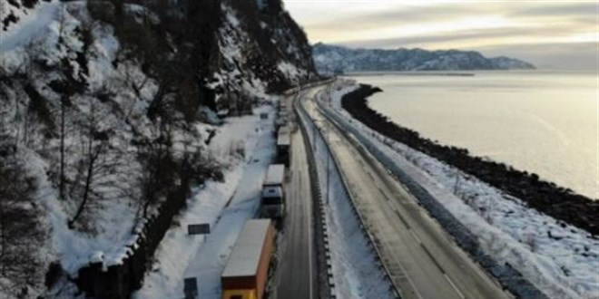 Yargıtay'dan emsal karar: Tır şoförünün ücreti otopark gibi giderler düşülerek hesaplanmalı