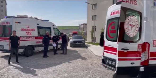Okul servisi evin duvarına çarptı: 11 yaralı