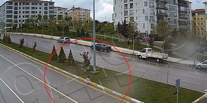 Sahipsiz k�pe�in 14 ya��ndaki Metehan'a sald�rd��� anlar kamerada